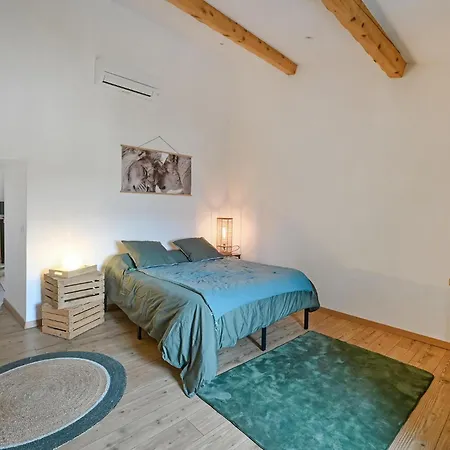 Pet Friendly In With Kitchen Cendras